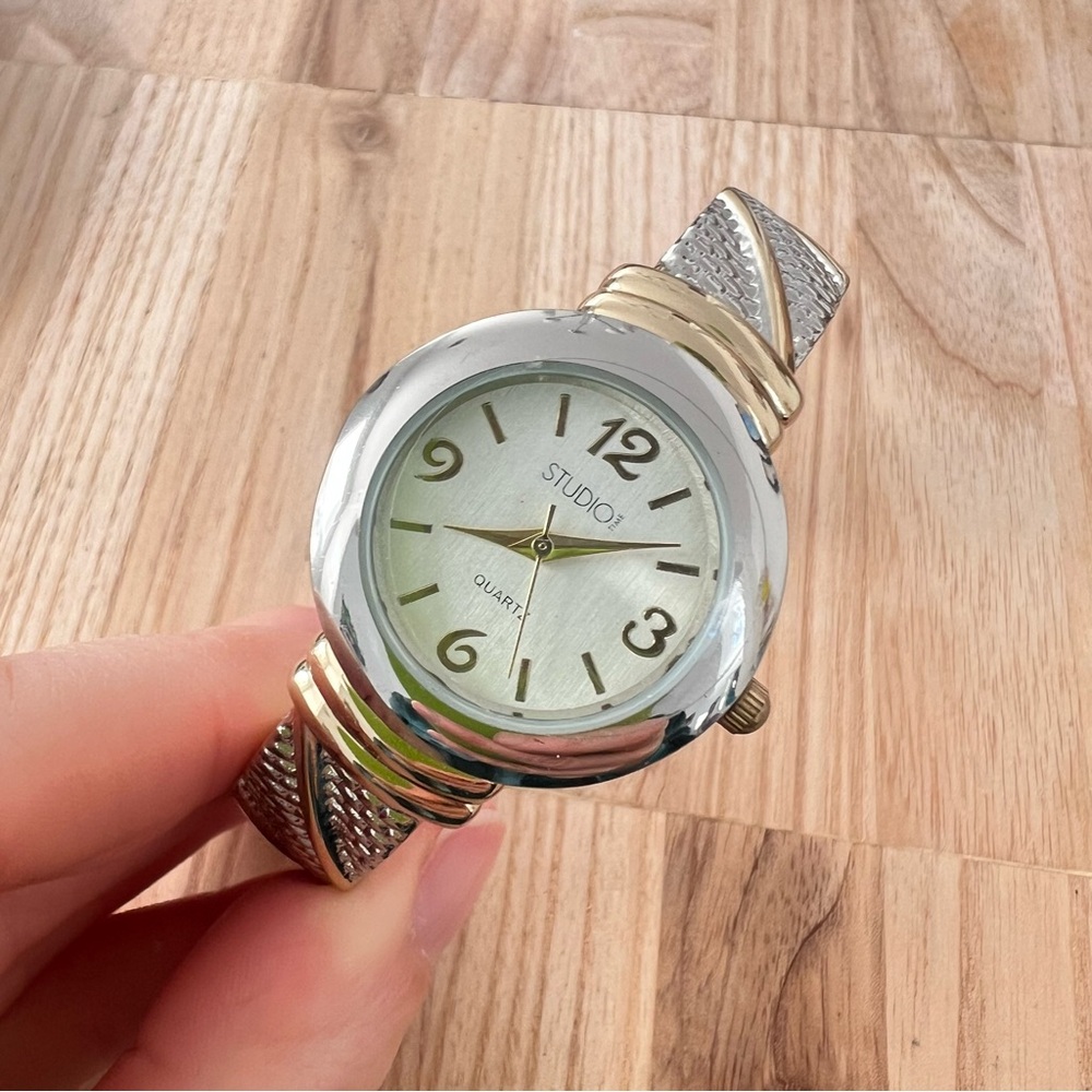 Studio time ladies two toned cuff bracelet watch NEW BATTERY
